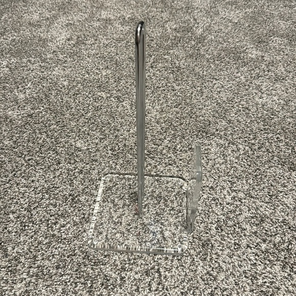 Paper towel holder - Picture 3 of 4